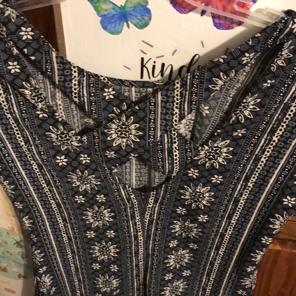 Hollister flower print dress with criss cross back - Picture 2 of 3